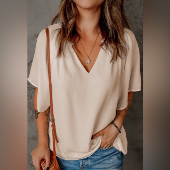 NEW Cream Colored Split V Neck Pleated Loose Fit Flutter Sleeve Tunic Blouse - Picture 1 of 11